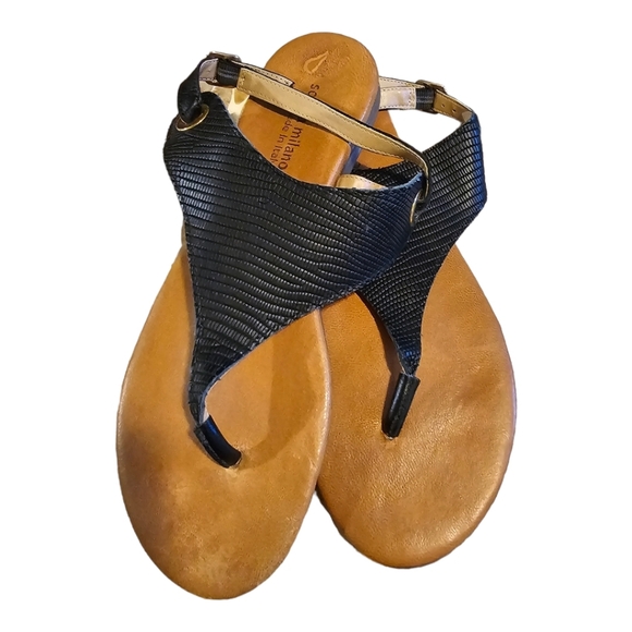 Sophia Milano Black Leather Flat Thong Sandals Size 10 - Picture 4 of 4